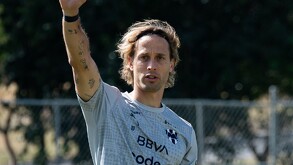 Sergio Canales entrenando con Monterrey previo al partido contra Tijuana de la jornada 4 del Clausura 2026.