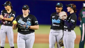 Jugadoras de Sultanes Femenil en el partido ante Bravas de León.