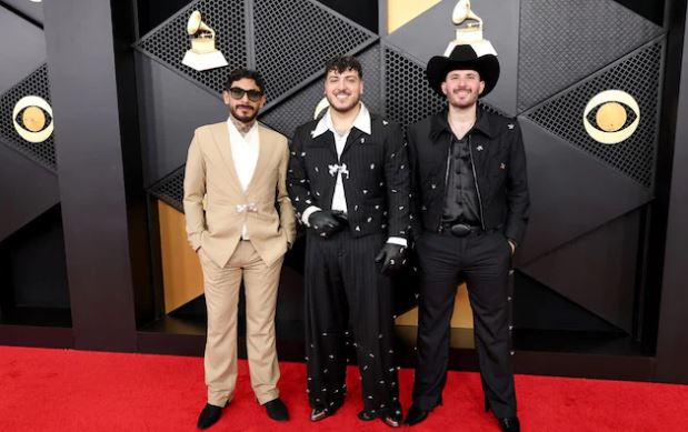 Diferentes atuendos usados por los artistas