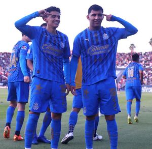Jugadores de Chivas festejando un gol en el partido contra Atlético San Luis en la jornada 4 del Clausura 2026.