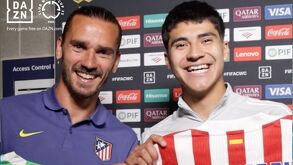 Antoine Griezmann y Obed Vargas tras el partido en el que se enfrentaron en el Mundial de Clubes 2025.