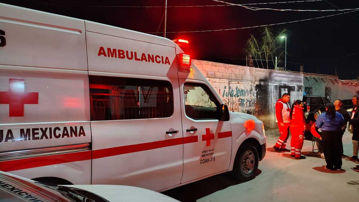 Ambulancia de la Cruz Roja en ejido Los Arenales