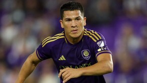 César Araújo portando los colores de Orlando City.