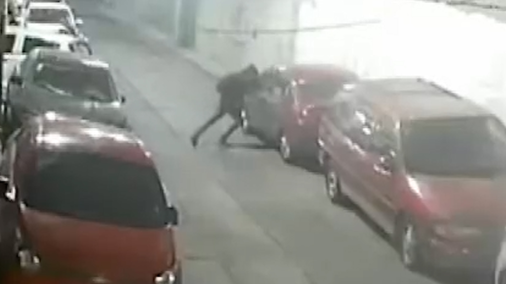 Vecinos de la colonia Santa Cruz Aviación denuncian un incremento alarmante en el robo de autopartes.