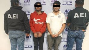 Hermanos queman a hombre en Oaxaca, debido a que tenía una deuda con ellos y son detenidos.