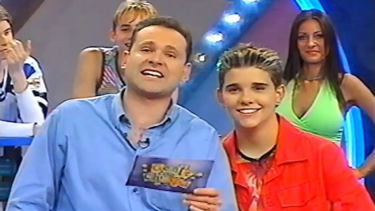 Entre 2000 y 2002 también condujo Gente con chispa, un programa semanal de concursos que lo consolidó aún más como presentador dinámico y versátil.