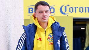 Álvaro Fidalgo vistiendo los colores del Club América.