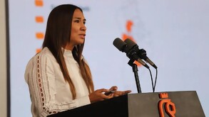 Betsabé Rocha, secretaria de Economía de Nuevo León, hablando.