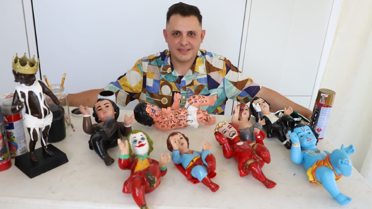 Los Niños Dios se visten y bendicen en la Iglesia el 2 de febrero.