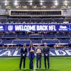 Directivos del Estadio Santiago Bernabéu y de la NFL en el anuncio del partido en el 2026.