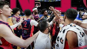 Capitanes de la Ciudad de México festejando su triunfo contra Rip City Remix.