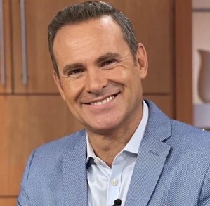 Alan Tacher es uno de los conductores más queridos de la televisión en español y un rostro familiar para audiencias de México y Estados Unidos.