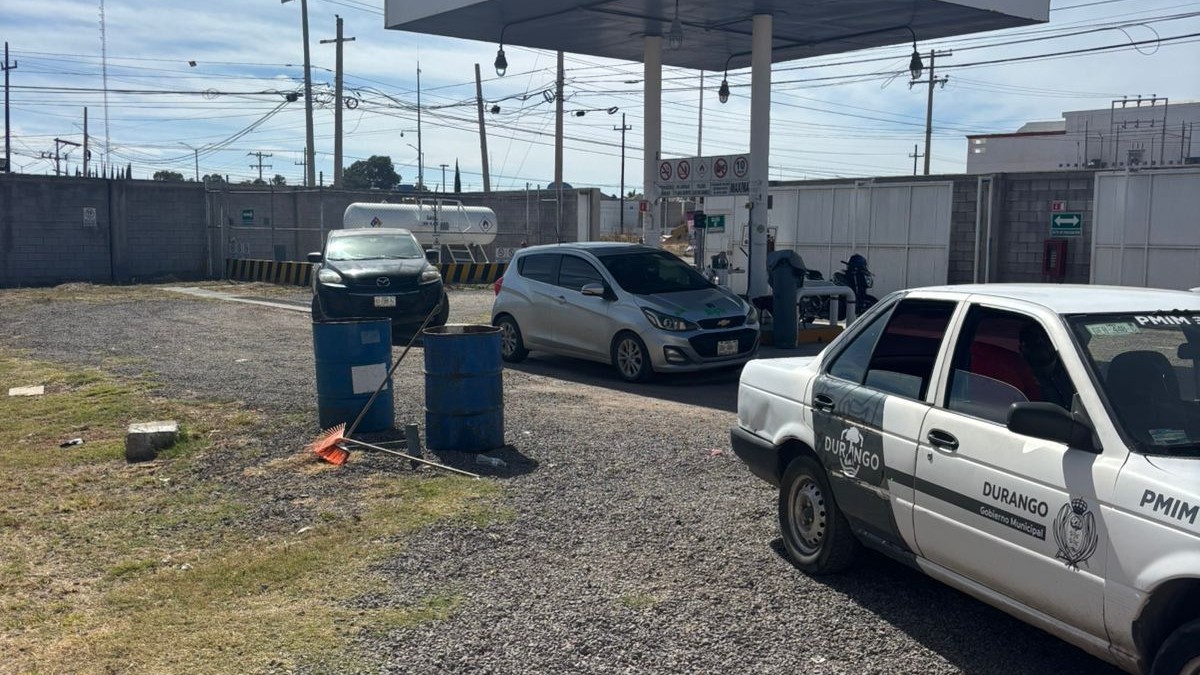 Autoridades municipales imponiendo multas a empresas gaseras por falta de permisos de operatividad en Durango.