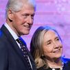 Bill y Hillary Clinton en imagen juntos con un fondo morado.