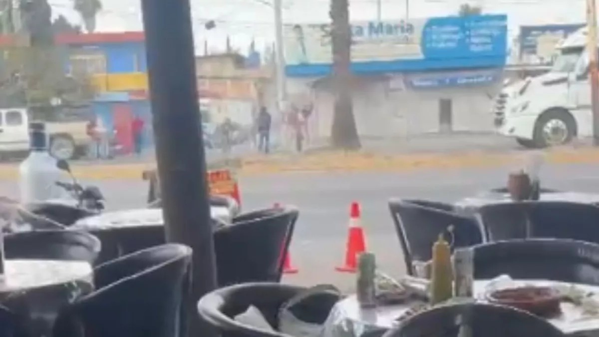 Se reporta una balacera en la Carretera El Salto–Alameda. Autoridades mantienen operativo en la zona y piden a la ciudadanía evitar la vialidad. Noticia en desa