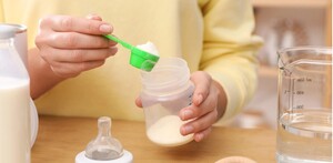 La detección de cereulida, una toxina producida por la bacteria Bacillus cereus, llevó al retiro de varios preparados para lactantes en distintos países.