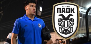 Jorge Sánchez portando la camiseta de Cruz Azul previo a un partido de Liga MX.