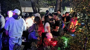 Habitantes de la Ciudad de México haciendo protocolo de sismos.