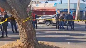 La zona fue acordonada mientras peritos realizaban las diligencias correspondientes tras el abatimiento de uno de los sospechosos.