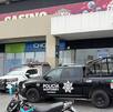 Policía en Plaza Adana en Monterrey.
