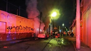 Incendio consume coche y taller en Guadalajara