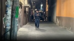 Autoridades resguardan el cadáver de un joven perteneciente al Ejército Mexicano en calles de San Joaquín, Miguel Hidalgo.