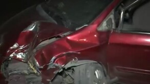 Partes de auto en color rojo, chocadas