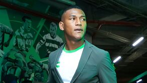 Carlos Gruezo en un partido con Santos