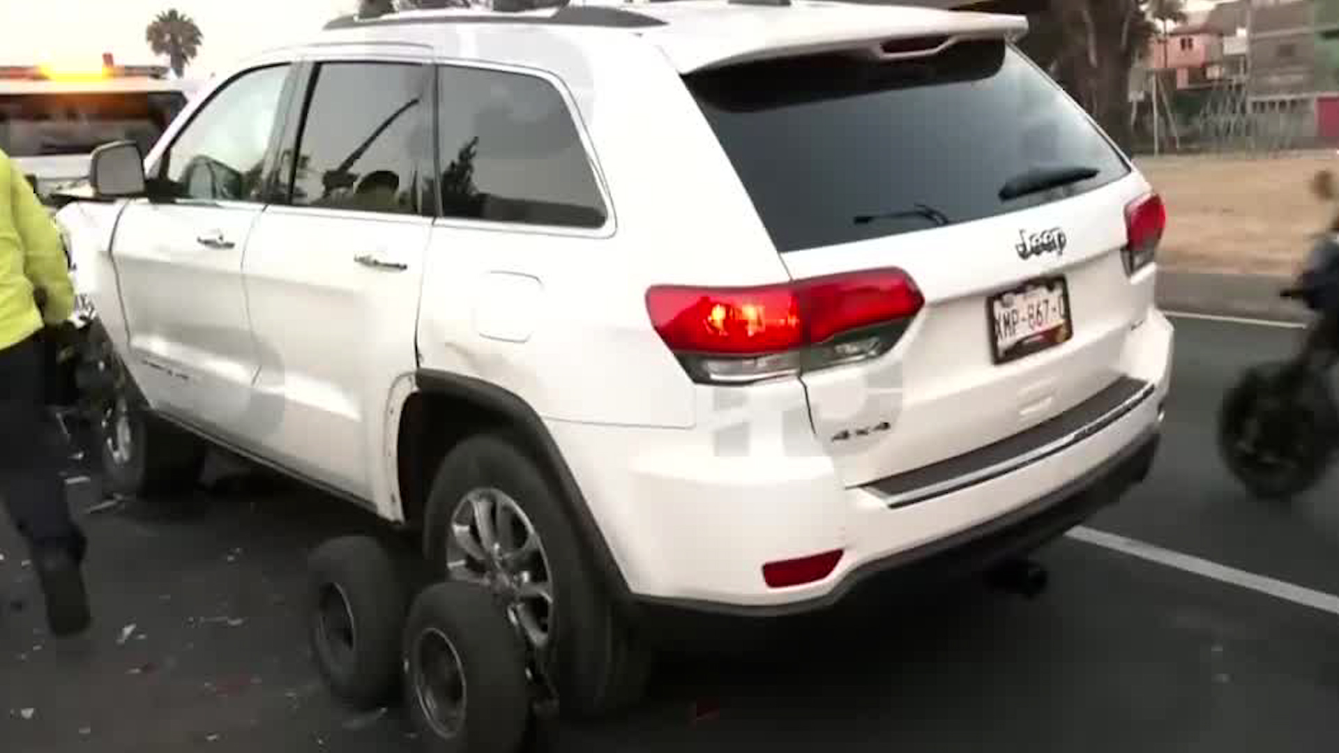 Se reporta afectación vial en la zona cercana a Avenida Ignacio Zaragoza. Servicios de emergencia laboran en la zona.