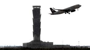 Avión saliendo del AIFA a Los Ángeles