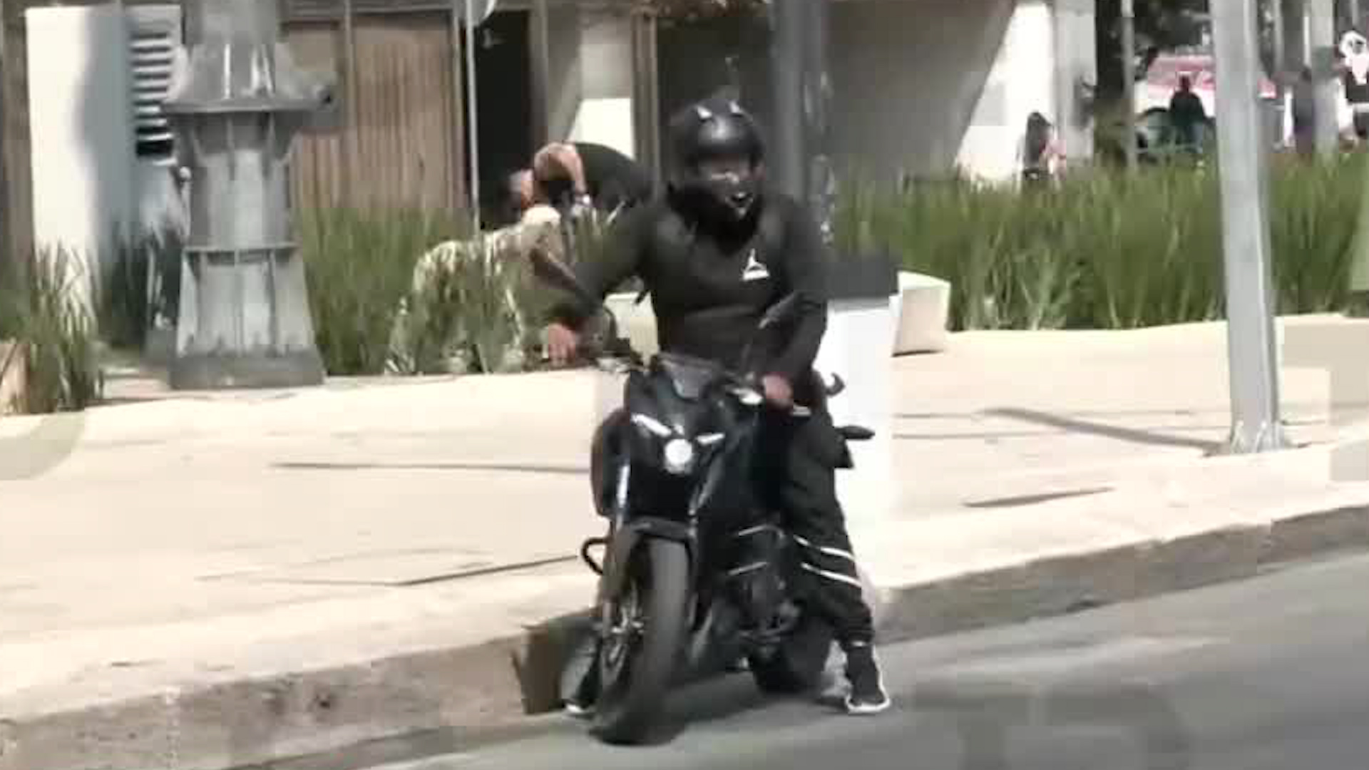 La víctima no quiso presentar cargos en contra del agresor. Circulación no afectada.