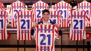 Obed Vargas en su presentación con el Atlético de Madrid.