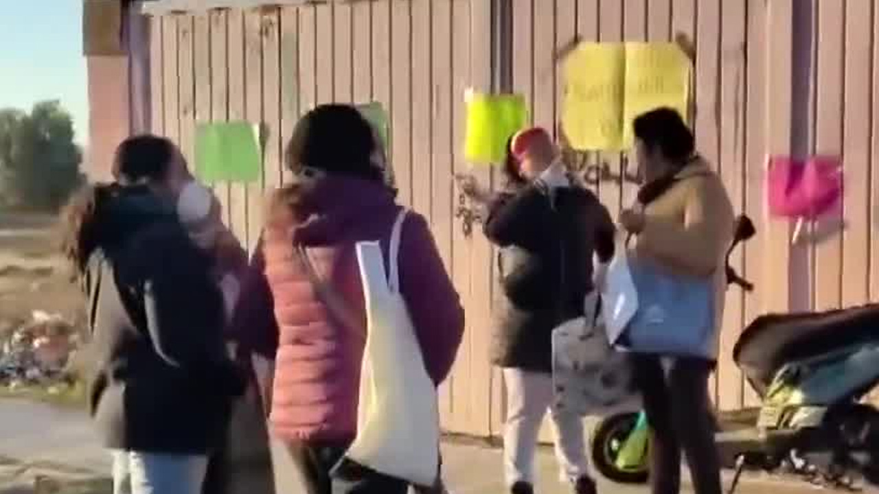 Padres de familia del jardín de niños Tlacaelel, en Tizayuca, tomaron el plantel para exigir la destitución de la directora.