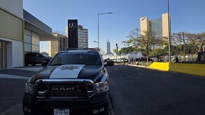 Elementos de seguridad detuvieron al presunto responsable tras sorprenderlo manipulando la infraestructura semafórica de la Glorieta Minerva.