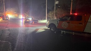 Movilización de los cuerpos de emergencia por incendio en Monterrey.