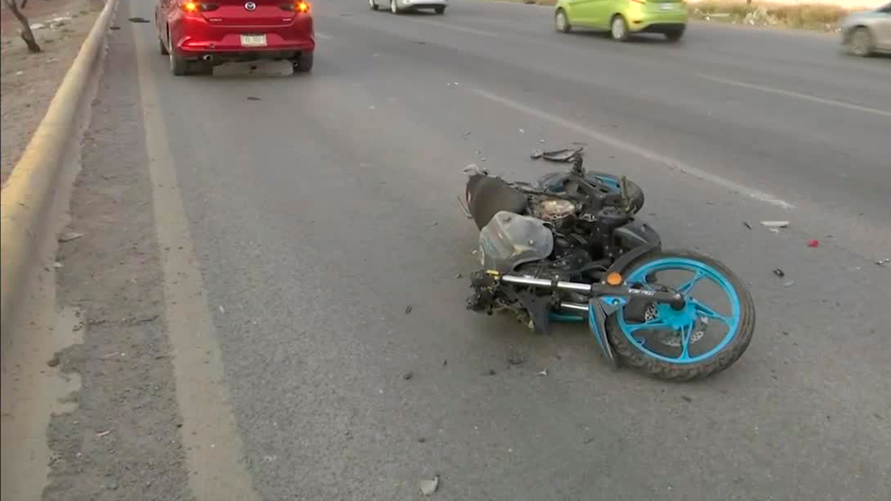 Mientras los cuerpos de emergencia trabajaban en el auxilio del motociclista, el tráfico comenzó a detenerse de forma abrupta.