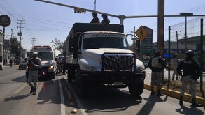 Camión de la Guardia Nacional que atropelló a dos motociclistas en la vía López Portillo, Ecatepec.