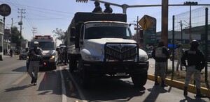 Camión de la Guardia Nacional que atropelló a dos motociclistas en la vía López Portillo, Ecatepec.