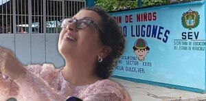 Fotografía de la maestra de kinder asesinada en Veracruz junto a la escuela donde laboró.
