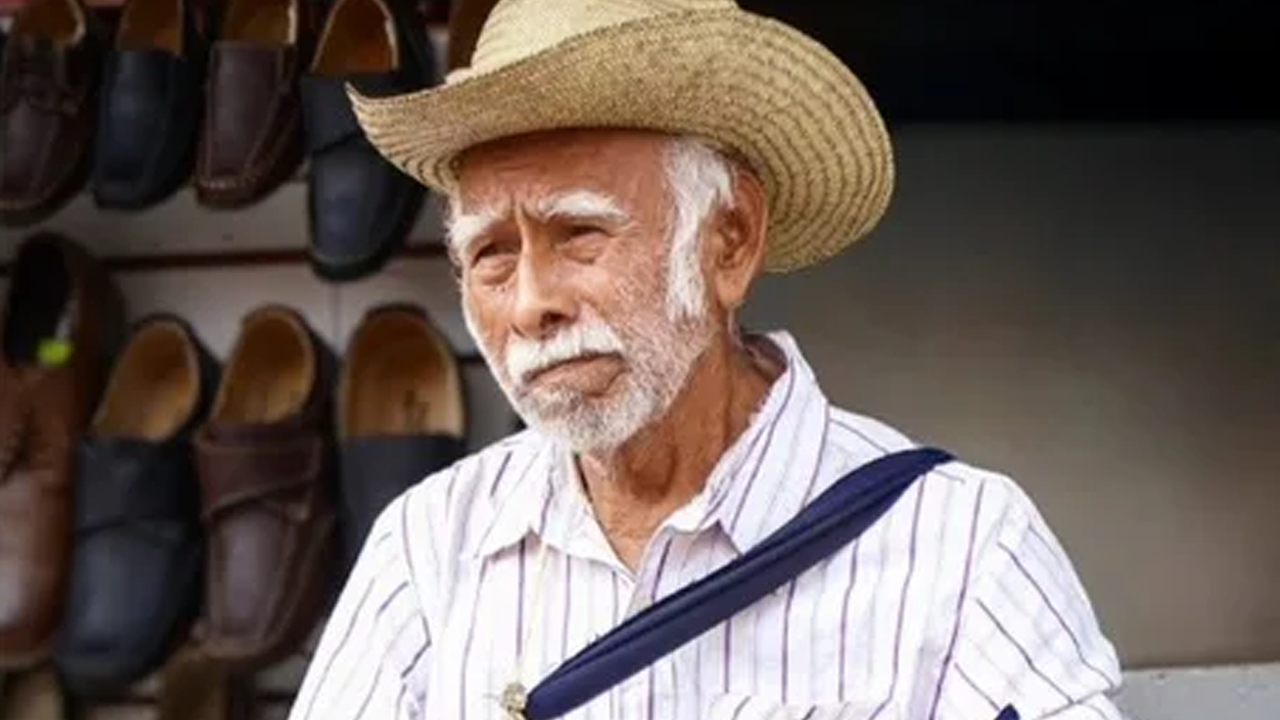 Luciano García, vendedor de dulces de 82 años, fue asesinado a balazos dentro de su casa en Papantla, Veracruz. El crimen habría sido un error.