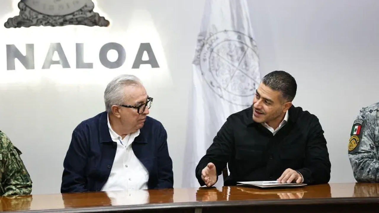 Omar García Harfuch, titular de la SSPC, y el gobernador Rubén Rocha Moya encabezaron la reunión de la Mesa de Construcción de la Paz en Sinaloa.