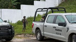 Policía asegura una refinería clandestina en el municipio de Coatzacoalcos, Veracruz.