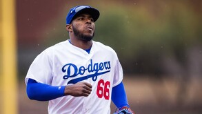 Yasiel Puig con la camisola de los Dodgers de Los Angeles.