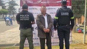 El conductor del camión del que cayó la mujer en Metepec fue detenido y puesto a disposición del Ministerio Público.