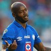 Achille Emaná, futbolista camerunés y exjugador de Cruz Azul.