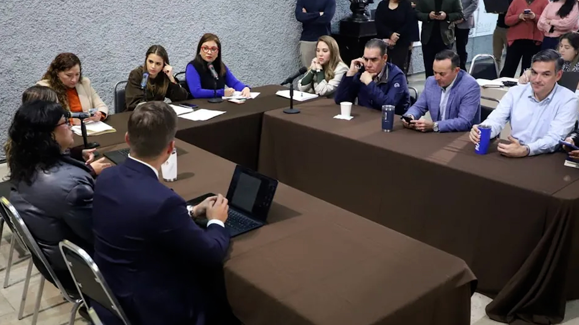 Con el voto en abstención de Movimiento Ciudadano, la Comisión de Presupuesto aprobó añadir a la Ley de Egresos 2026 las propuestas de Morena.