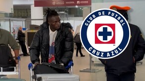 Christian Ebere llegando a México para reportar con Cruz Azul.