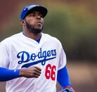 Yasiel Puig con la camisola de los Dodgers de Los Angeles.