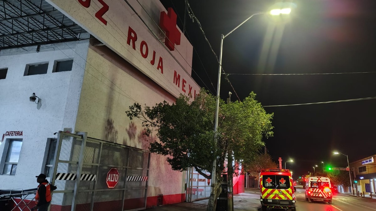 Cruz Roja de Torreón, donde se atendió a un menor de edad que fue golpeado por un grupo de motociclistas.