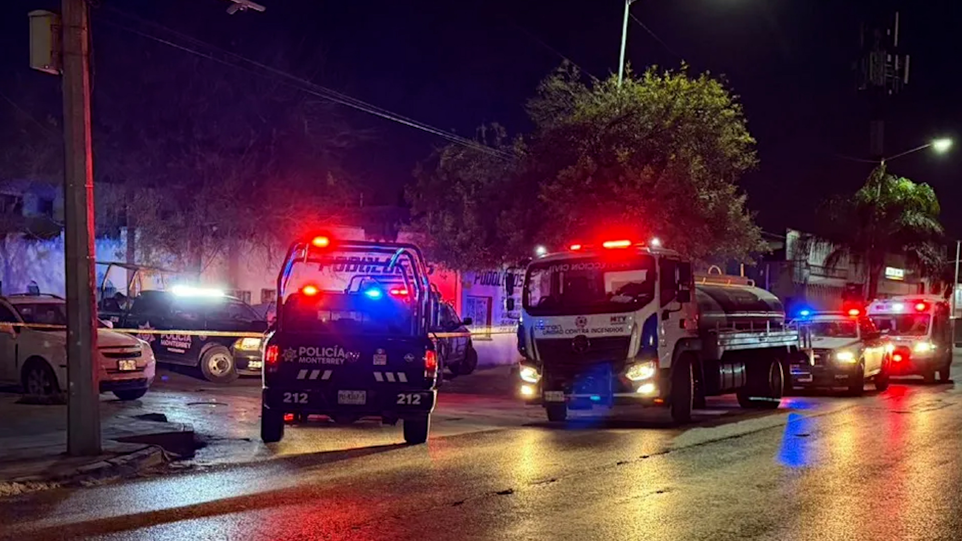 Un hombre murió calcinado durante la madrugada del sábado, luego de ser localizado recargado en un pedazo de un tronco de árbol.